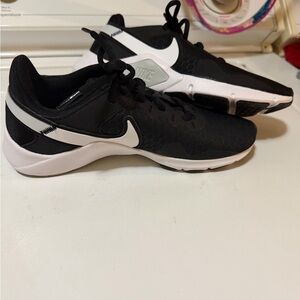 Women’s Nike Legend Essentials 2